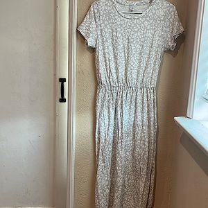 White and gray cheetah print dress